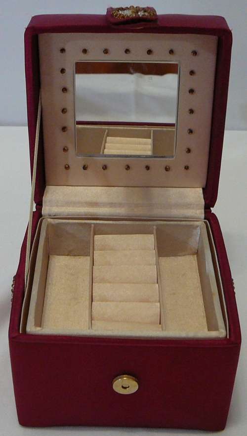 A Very Pretty Travelling Jewellery Box