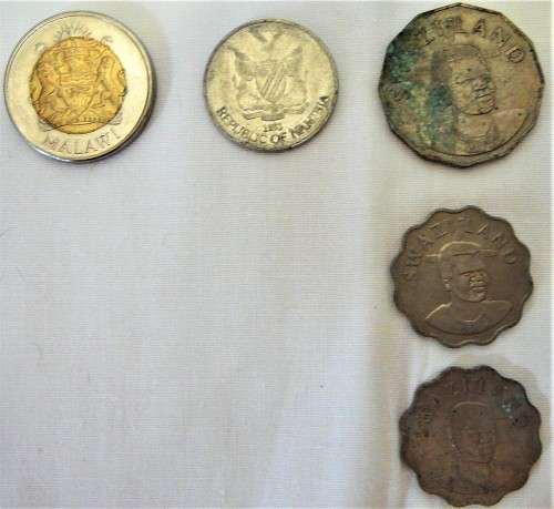 A Beginners Selection of 12 Assorted Coins
