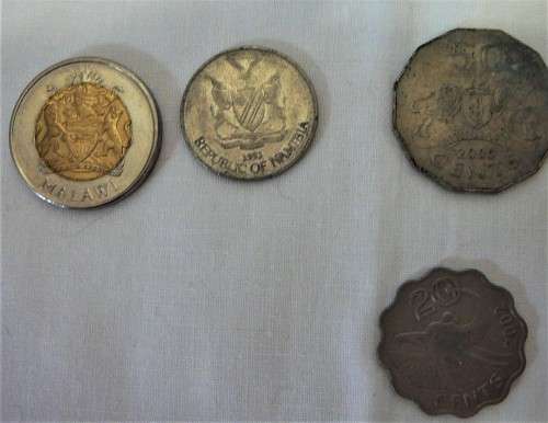 A Beginners Selection of 12 Assorted Coins