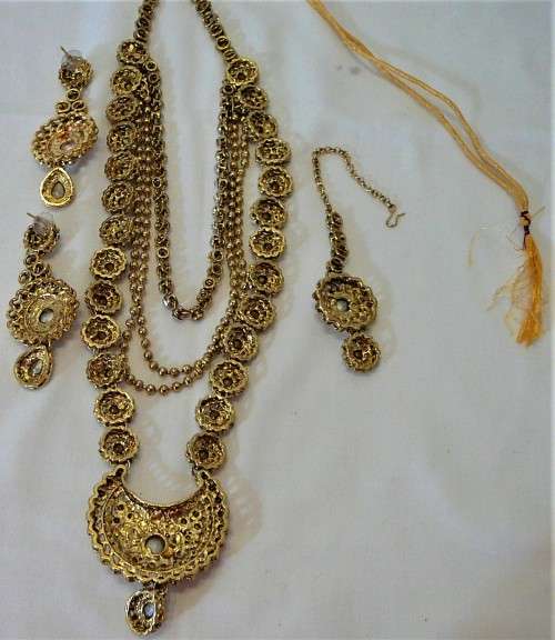 An Exquisite Set of Indian Style Wedding Jewelry