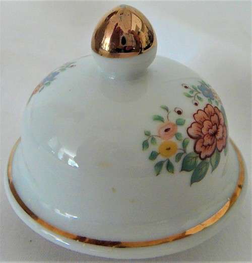 A Superb Gold Trimmed Flower Decorated Japanese Ginger Jar
