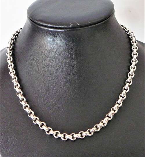 A Very Classy Sterling Silver Necklace Chain