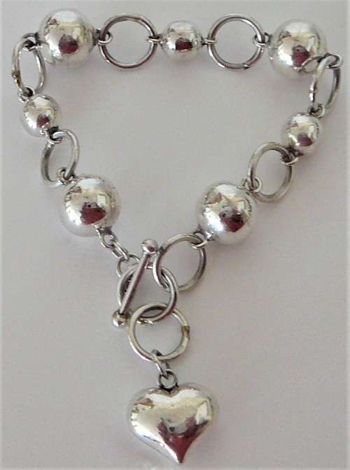 A Gorgeous Sterling Silver Ball and Heart Bracelet