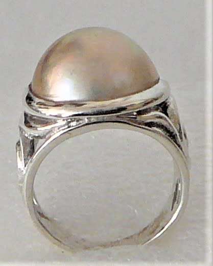 A Beautiful Sterling Silver Ring set with a Natural Pinkish Mabe Pearl