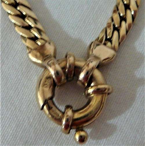 A Superb 9ct Gold Necklace Chain