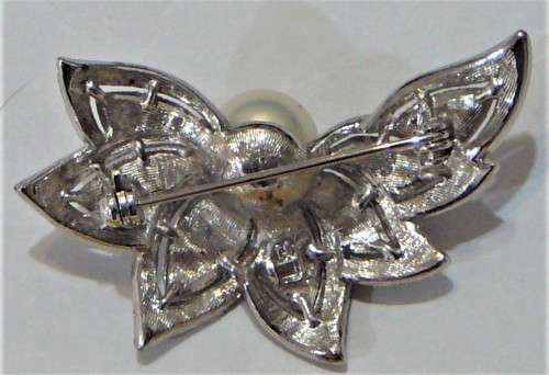 A Stunning Brooch set with a Simulated Pearl and Diamantes