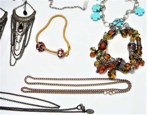 A Mixed Bag of Costume Jewellery and Accessories 363