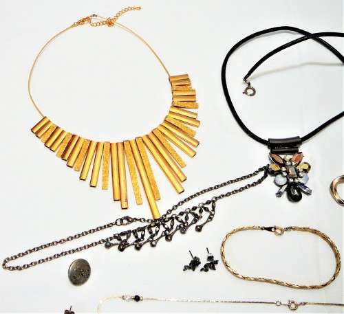 A Mixed Bag of Costume Jewellery and Accessories 361