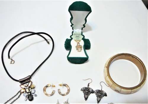 A Mixed Bag of Costume Jewellery and Accessories 361