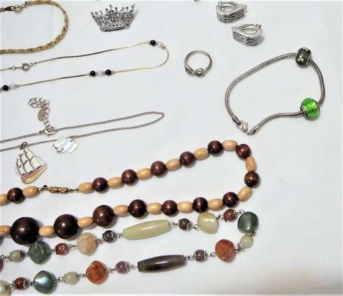 A Mixed Bag of Costume Jewellery and Accessories 361