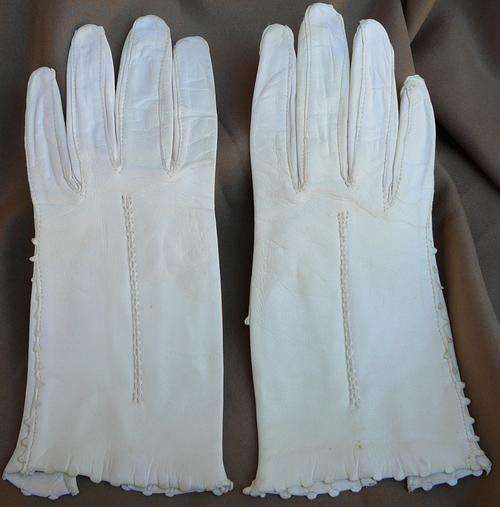 Vintage White Leather Ladies Gloves