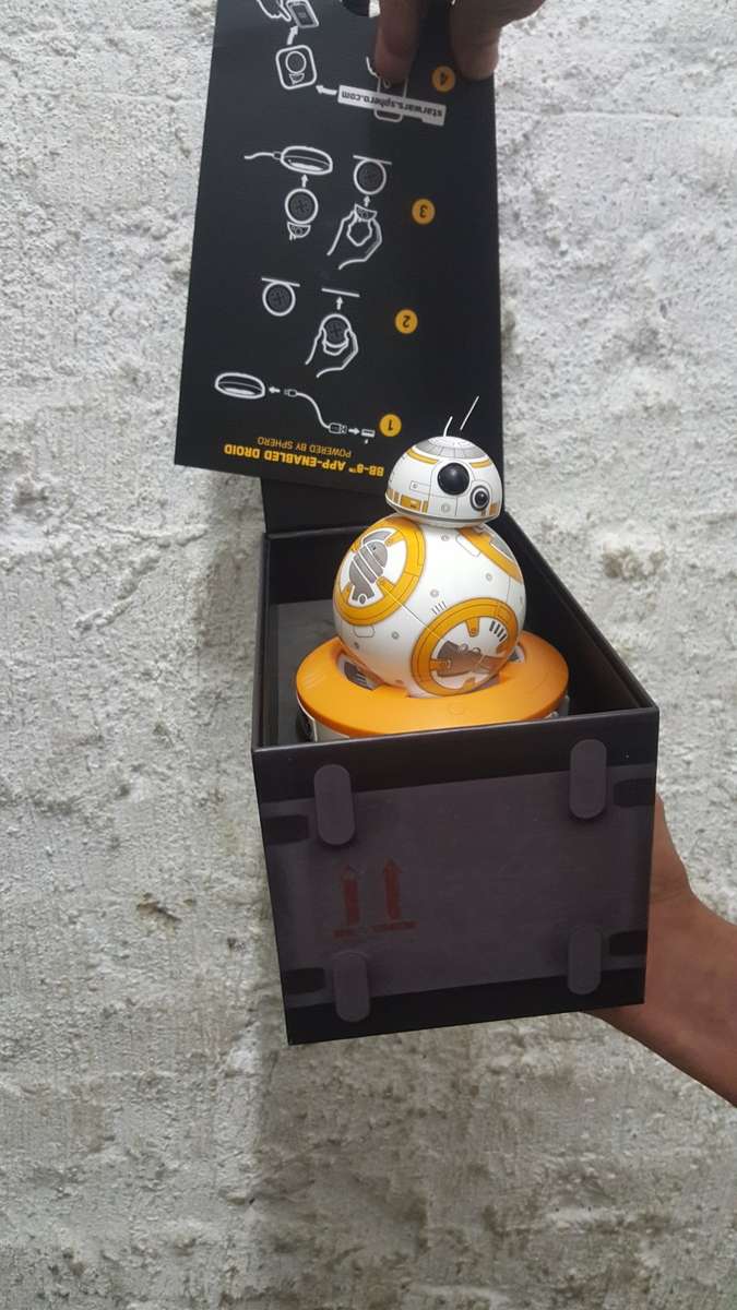 ****STARWARS BY SPHERO****THE BB-8 STARWARS DROID***FULLY INTERACTIVE