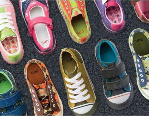 A Whole Lot Of Girls Branded Takkies Like PUMA & NIKE