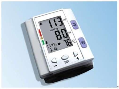 Wrist BLOOD PRESSURE MONITOR
