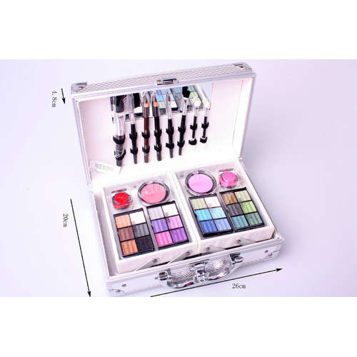 Magic Color Deluxe Make Up Kit With carry case