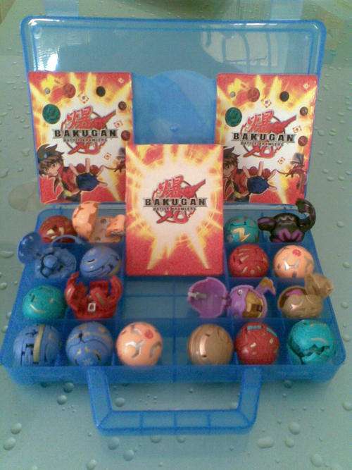 BEST BAKUGAN EVER 18 SMALL BRAWLERS+ CARRY CASE...18 WOW!!!