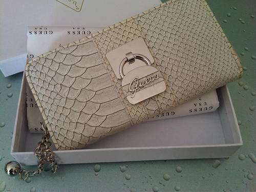 New 2011 Guess Wallet - ABSOLUTELY STUNNING!!