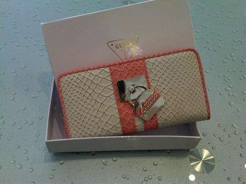 New 2011 Guess Wallet - ABSOLUTELY STUNNING!!
