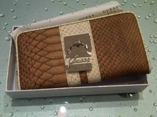 New 2011 Guess Wallet - ABSOLUTELY STUNNING!!