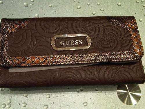 New 2011 Guess Wallet - ABSOLUTELY STUNNING!!