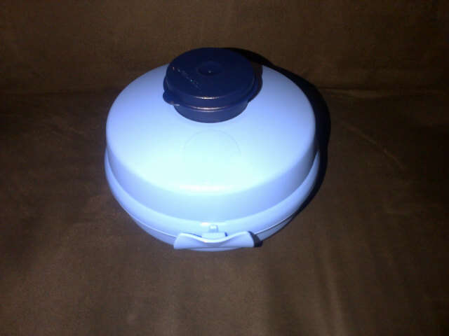 TUPPERWARE BURGER KEEPER