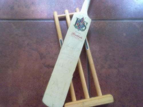 2003 Autographed criket bat various signatures