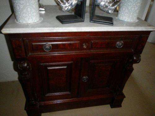 Victorian walnut breakfront washstand - Length 80cm, width 46cm, height 76cm