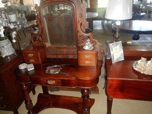 Victorian mahogany break front duchess dressing table - L 1.02cm, W 45cm, H 1.67cm