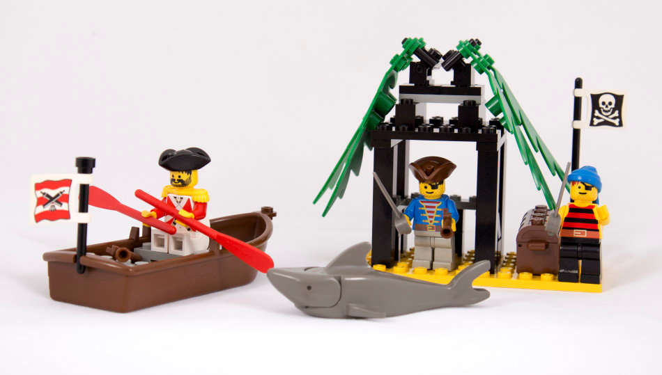 Lego #6258 Smugglers Shanty (Set from 1992)