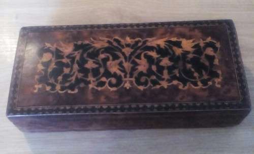 Victorian birds eye maple veneer and marquetry jewellery box.