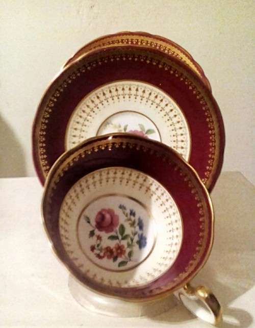 Exceptional Aynsley 'Hatfield' fine porcelain tea trio.