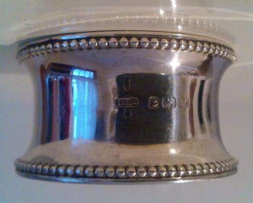 Hallmarked sterling silver napkin ring Birmingham 1946.