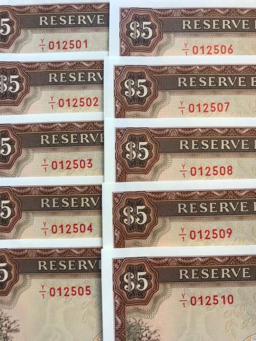 10x Rhodesian Five Dollar Banknotes - Uncirculated - Number Sequence