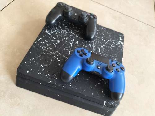 PS4 Slim (500 GB )