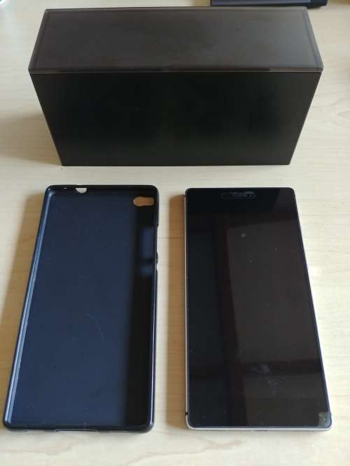 Huawei P8 Phone with cover