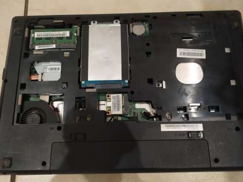 Lenovo G580 (Intel Celeron 3rd gen 1.4GHz, 2GB RAM,250GB HDD) incl. Charger  **Use for spare parts**