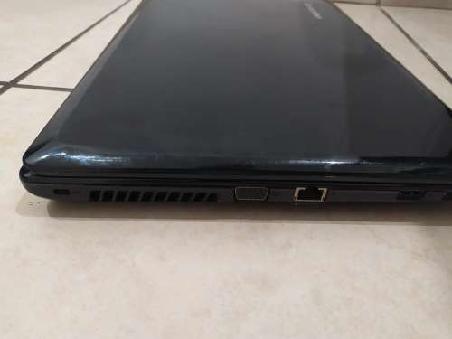 Lenovo G580 (Intel Celeron 3rd gen 1.4GHz, 2GB RAM,250GB HDD) incl. Charger  **Use for spare parts**