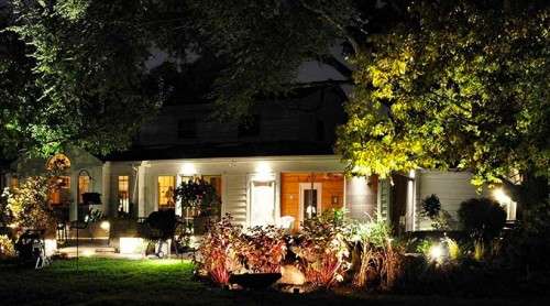 42 LED - 30W SOLAR SECURITY FLOODLIGHT WITH REMOTE /LARGE SOLAR PANEL/PANEL MOUNTING BRACKET