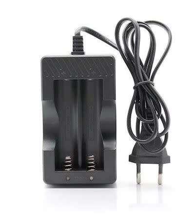 BATTERY CHARGER FOR 18650 3.7V & 4.2V BATTERIES...HARD TO FIND !!! LTD STOCK