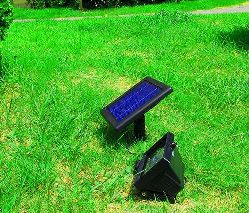 54 LED, 400 LUMENS,SOLAR FLOODLIGHT SYSTEM,LIGHTS FOR 8HRS,ALUMINIUM LIGHT BODY.EXCELLENT QUALITY !!