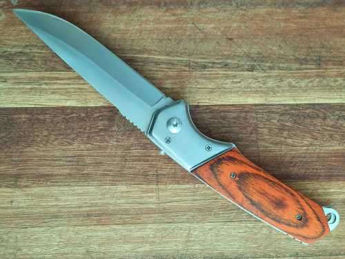 NEW STAINLESS STEEL FOLDING KNIFE WITH POUCH-240 mm WHEN OPENED-112 MM BLADE-SAFETY LATCH !