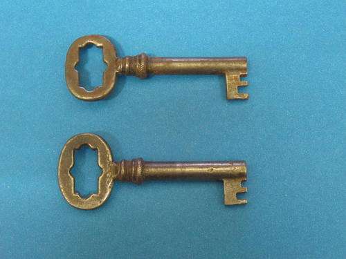 2 x Vintage Keys