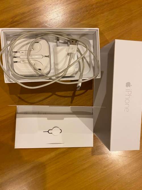 iPhone 6 16GB silver in excellent condition