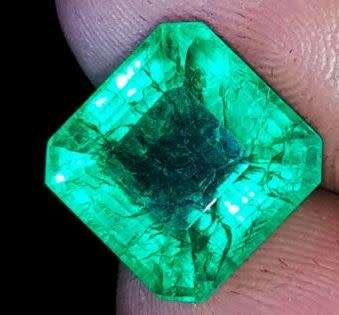 Natural Emerald 7.05 Ct Colombian Certified
