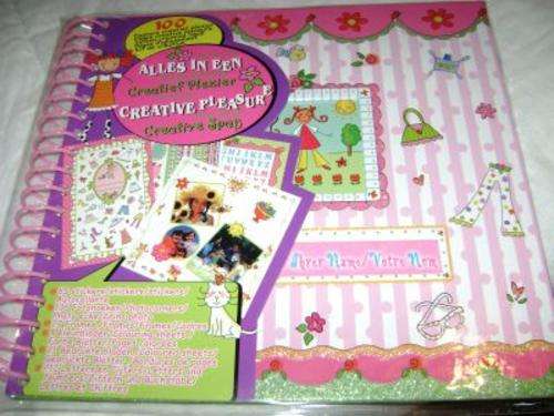 SUPER SCRAPBOOK ALBUM (ALBUM)100 Pages Of Scrapbook Pleasure (Stickers het reeds ingesluit)