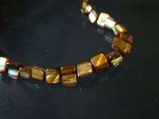 Shell string cubes bronze 40 cm long.