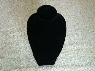 Display neck in black velvet. 28cm.