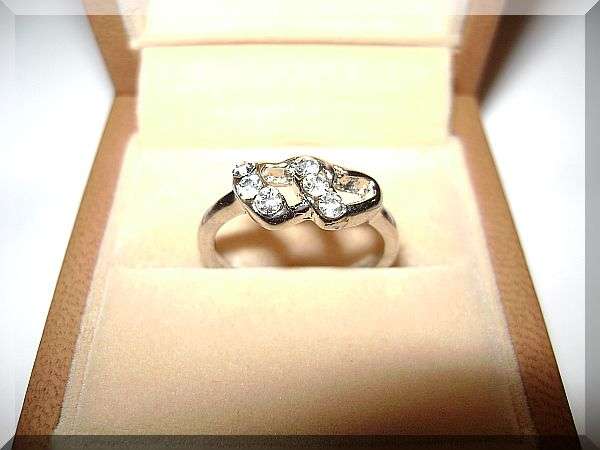 18k White Gold Plated Ring with High Quality Rhinestones