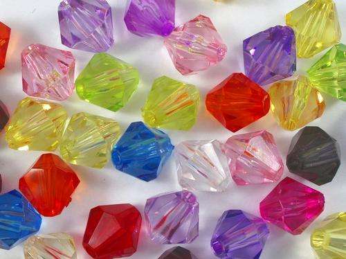 100 x Acrylic Faceted Bicone Beads (6mm)