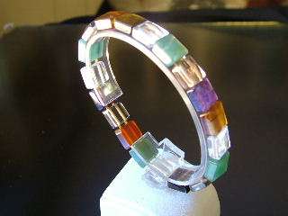 Bracelet in mixed gemstones with stretch cord